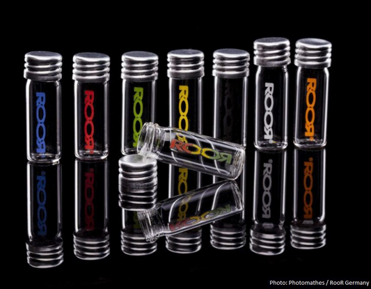 ROOR Glasdose Mini "farbiges Logo" aus Glas mit Schraubdeckel aus Metall
